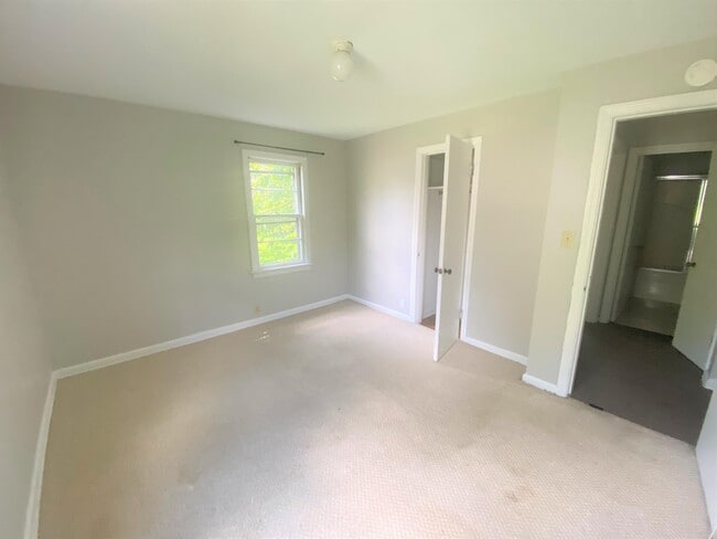 Building Photo - 8 Clarke St