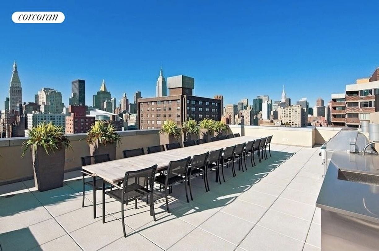 Building Photo - 300 E 23rd St