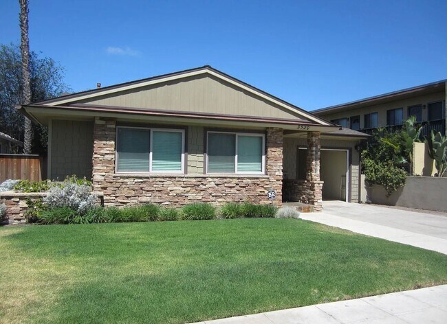 Building Photo - Charming Hillcrest Home with Private Yard in an Unbeatable Location