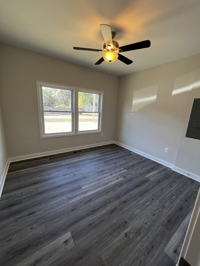 Building Photo - 38 Meadow View Ln