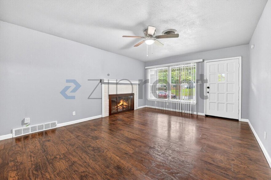 Building Photo - 2332 Grandview Dr