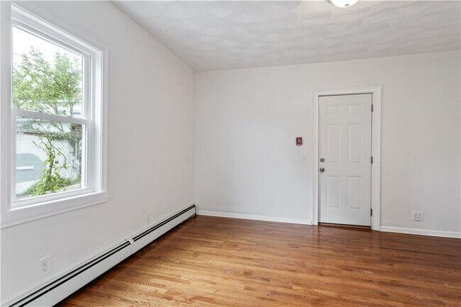 Building Photo - 418-418 Admiral St