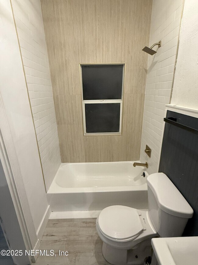 Building Photo - 3058 Phyllis St