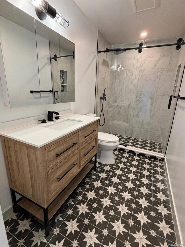 Building Photo - 1353 Old Northern Blvd