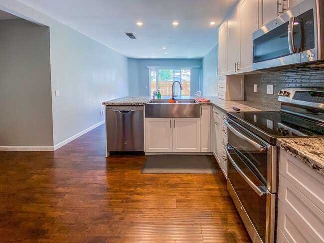 Building Photo - Two-Story 3 Bed, 2.5 Bath with Large Bonus...