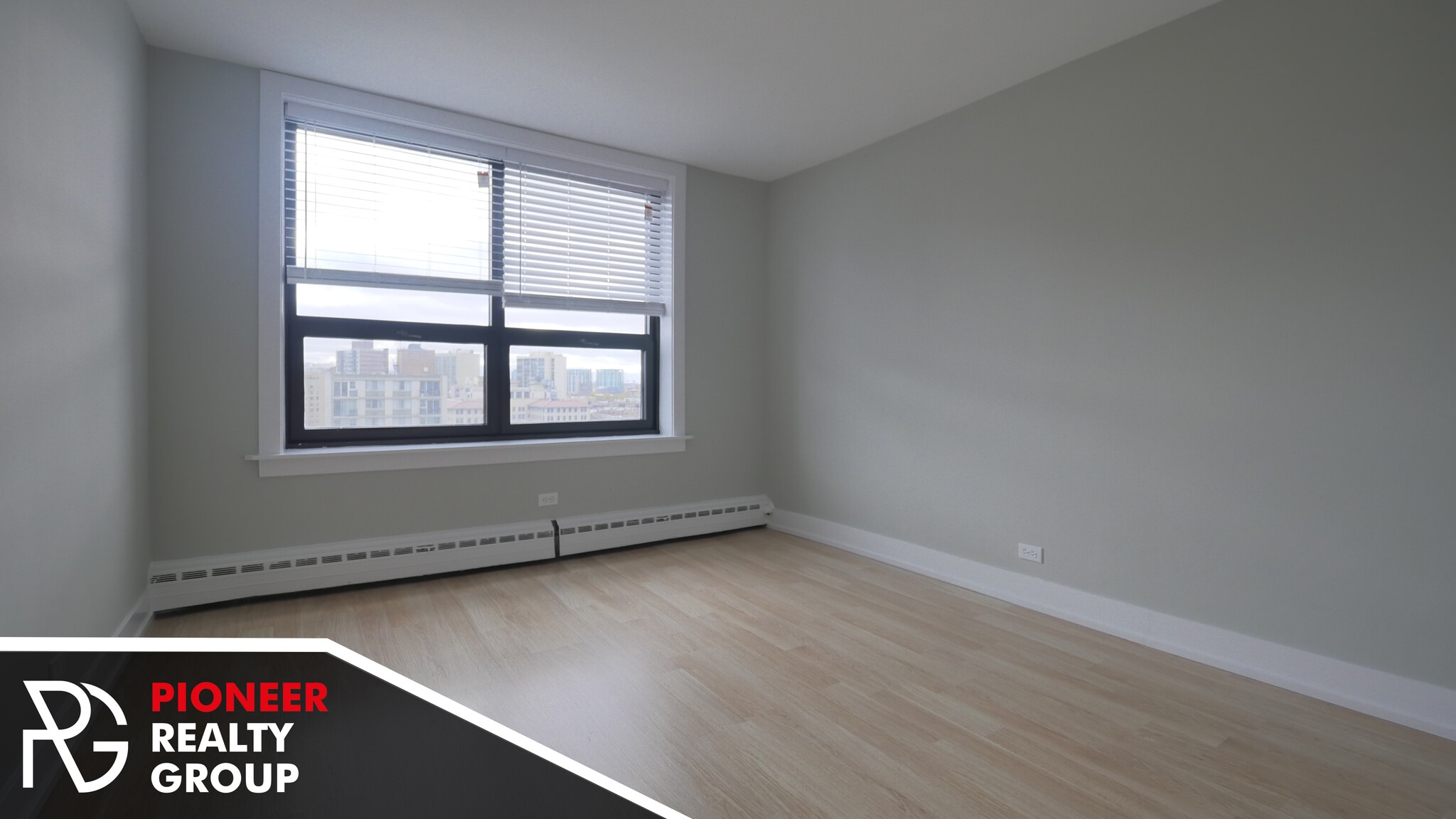 Building Photo - 429 W Wellington Ave