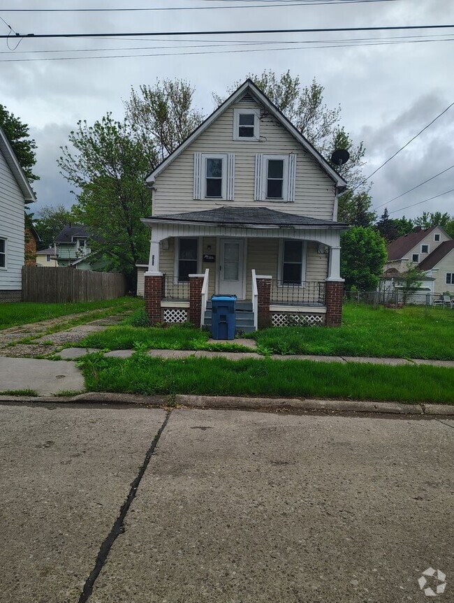 Building Photo - Section 8 Accepted!