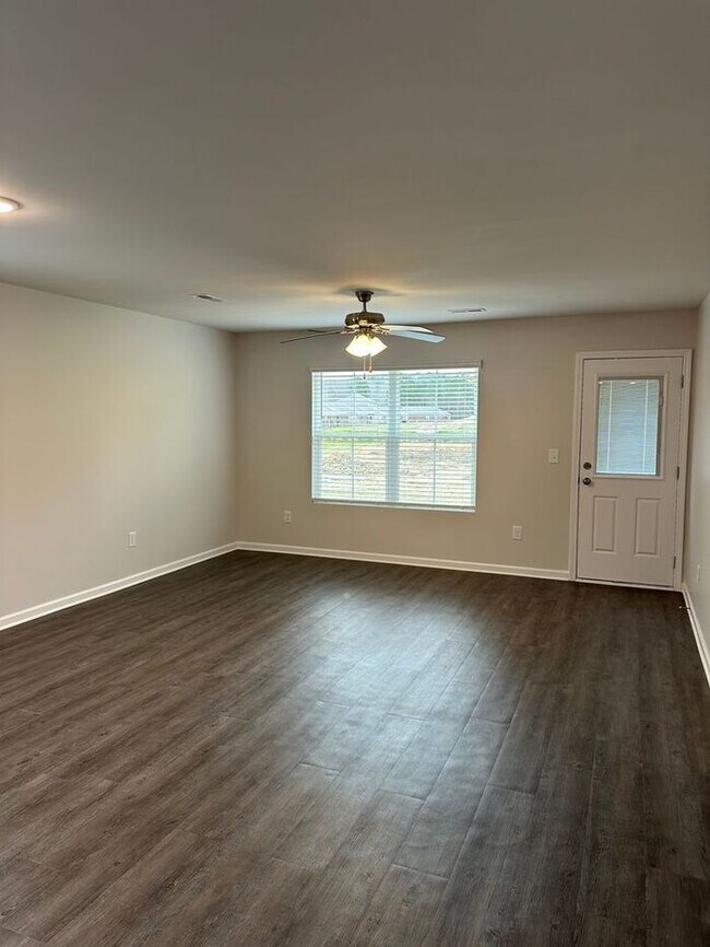 Building Photo - Sign by July 31 and get a FREE Blackstone Grill! Spacious 4-bed, 2-bath home in Kilpatrick Landing