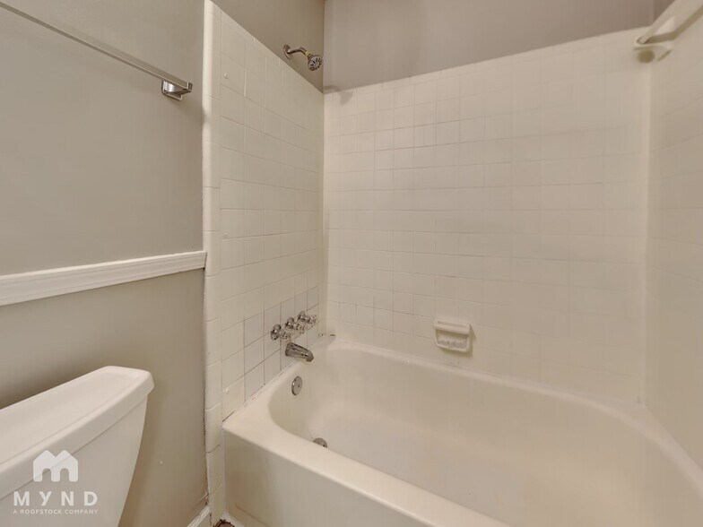 Building Photo - 2262 New Castle Cir