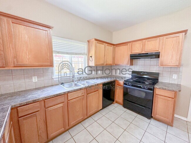 Building Photo - 5925 SE 69th St