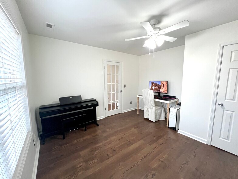 Building Photo - 175 Elkhorn Trl