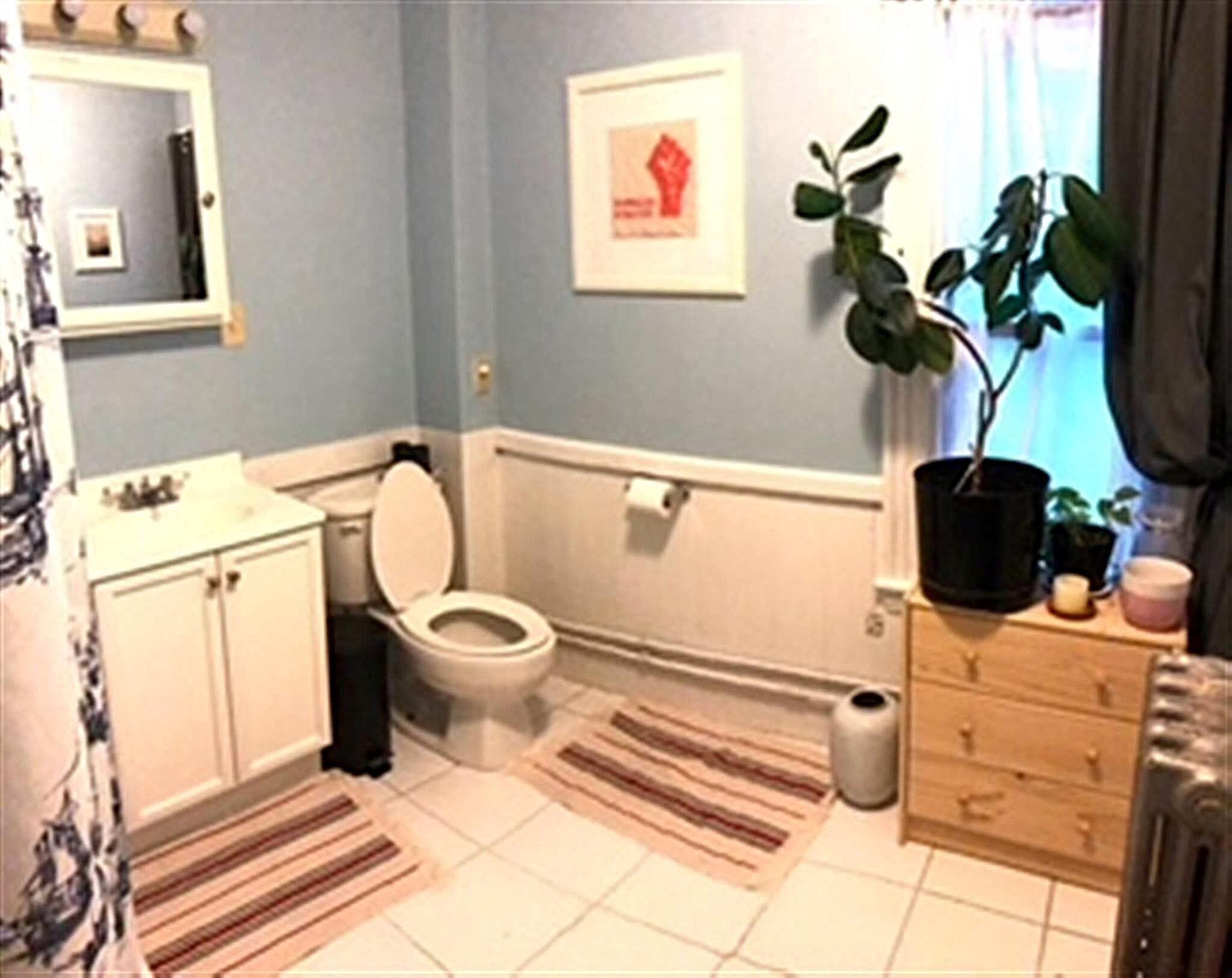 Building Photo - 33 Chester St