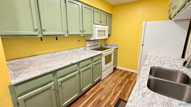 Building Photo - 1217 Catskill Cir SE