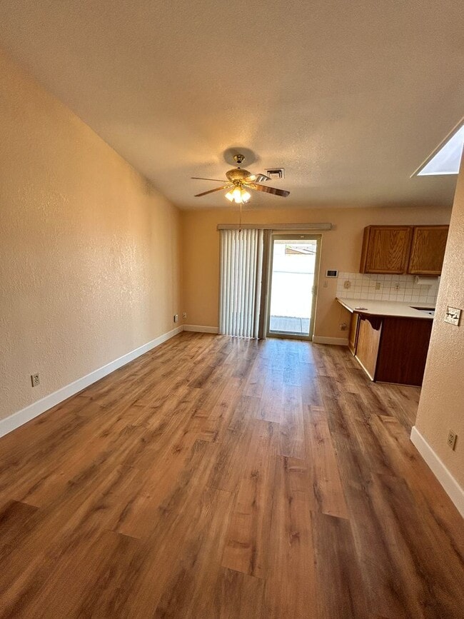 Building Photo - Unfurnished Home!