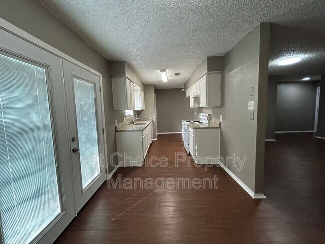 Building Photo - 625 Edwards Dr