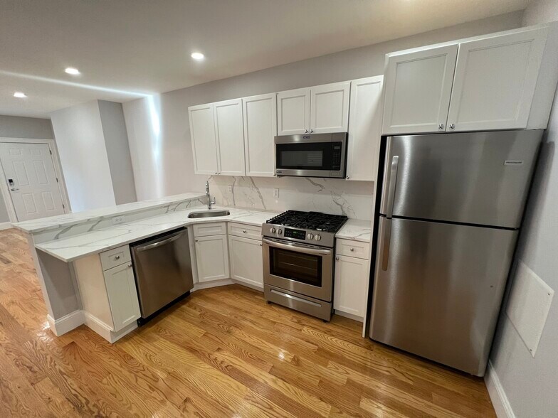 Building Photo - 361 Beacon St