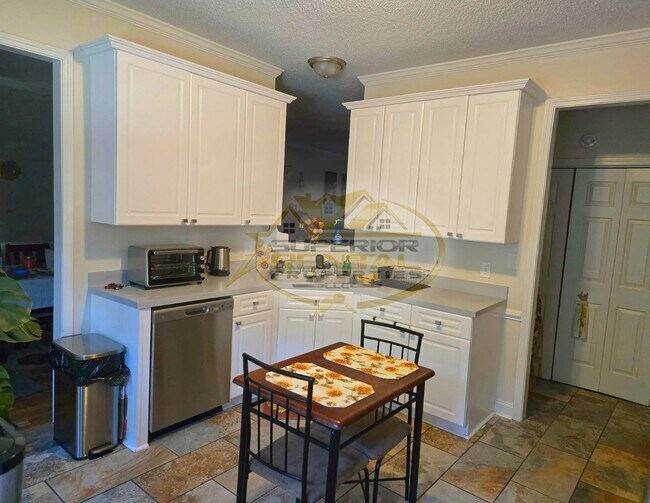 Building Photo - 124 Pickwick Dr