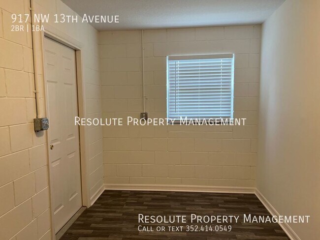 Building Photo - Newly Remodeled 2/1 - NW Ocala