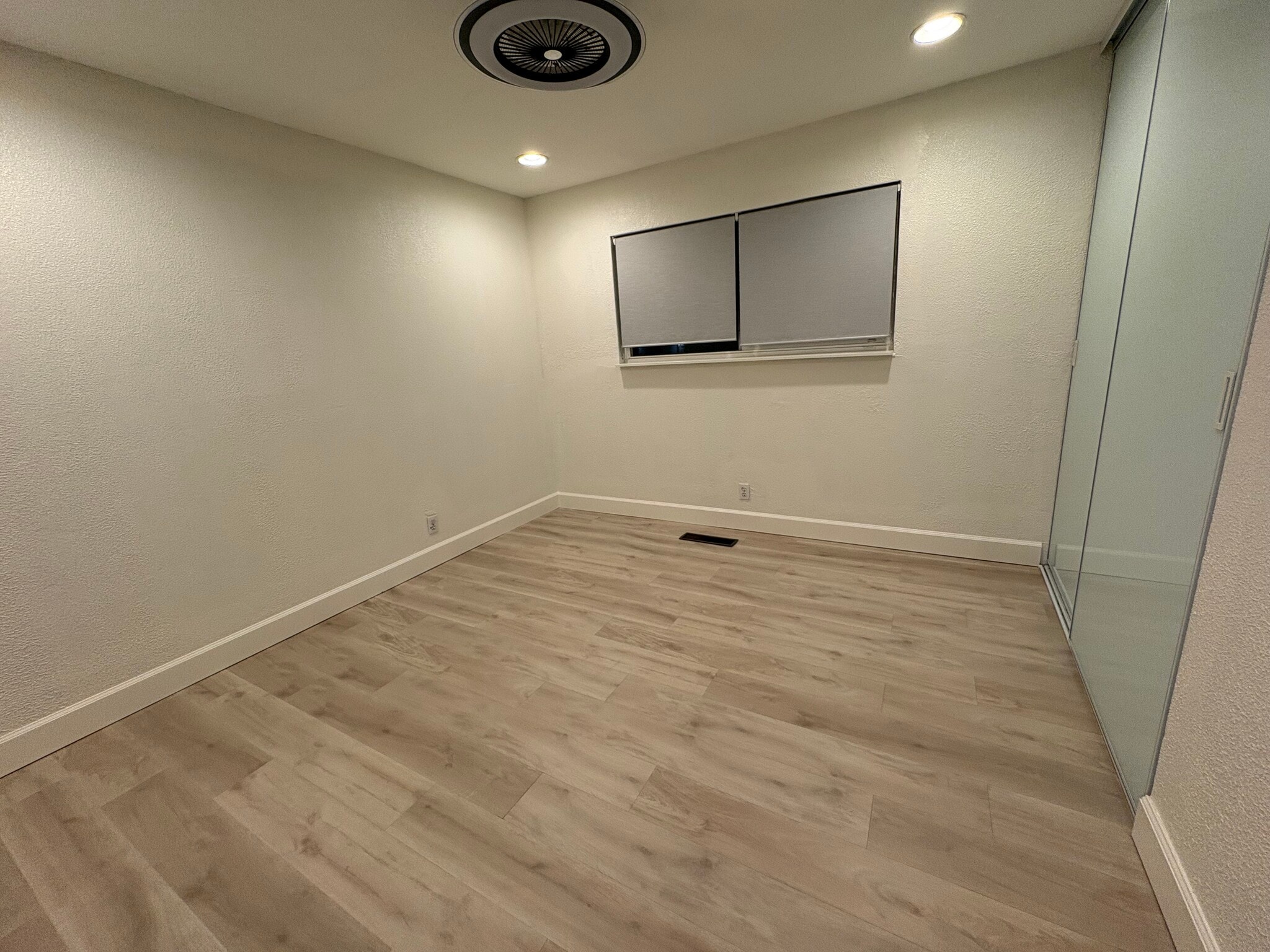 Building Photo - 4192 Denker Dr