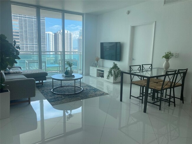 Building Photo - 950 Brickell Bay Dr