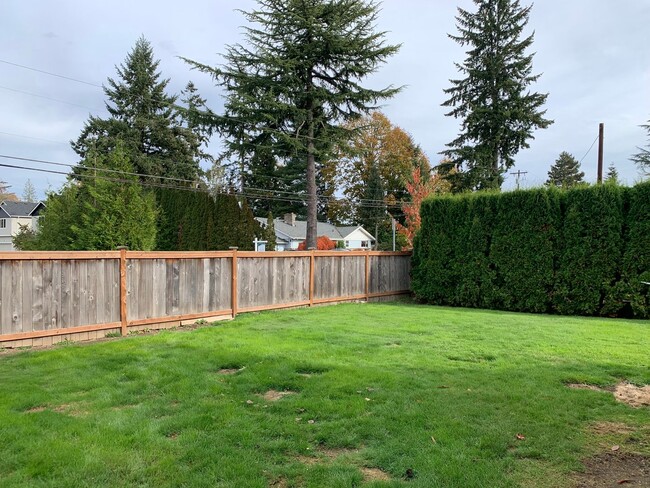 Building Photo - 3 Bedroom 2.5 Bath Lynnwood/Bothell Home N...