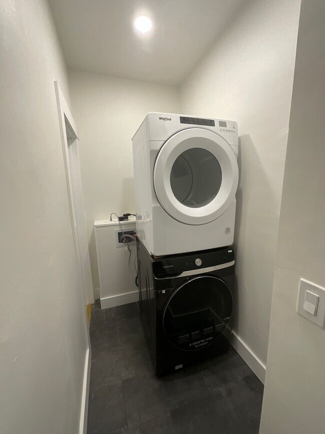 Building Photo - Discover Your Dream Home in Historic Brewers Hill!