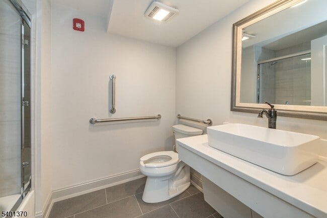 Building Photo - 248 US-46