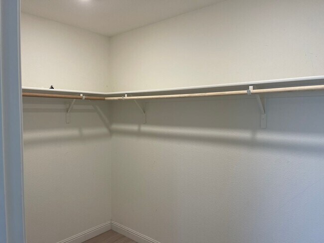 Building Photo - Modern 3 bedroom home in Gated Community