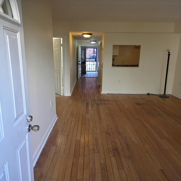 Building Photo - 217 E 111th St