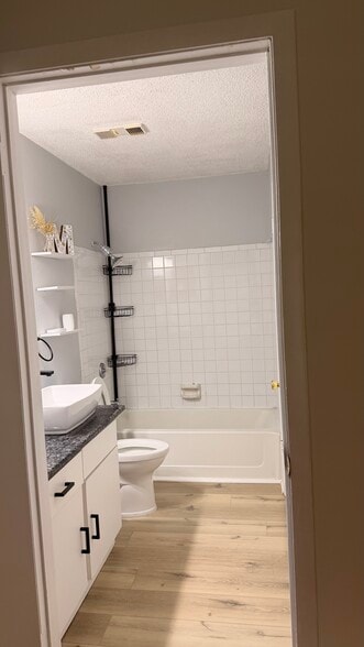 Building Photo - 8625 Mallard Reserve Dr