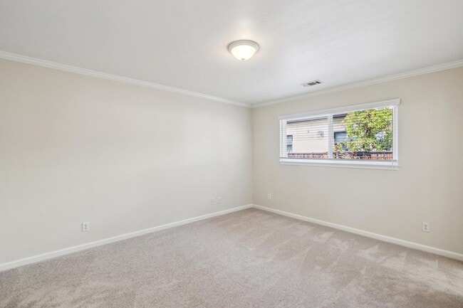 Building Photo - 309 Walsh Rd