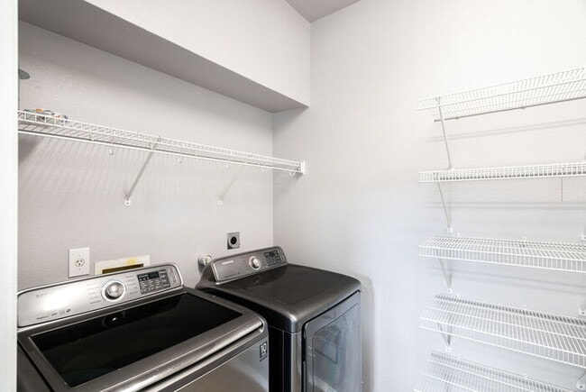 Building Photo - 2735 Encino River