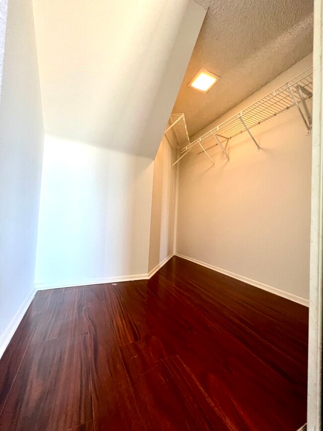 Building Photo - 11150 Glenoaks Blvd