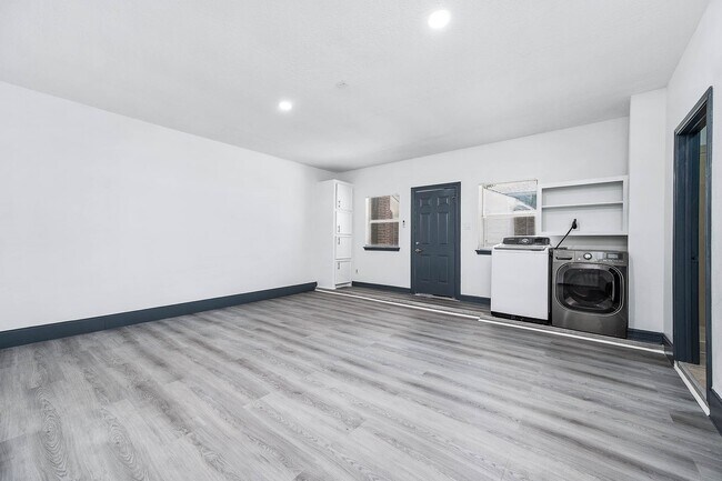 Building Photo - 8903 Sultan Dr