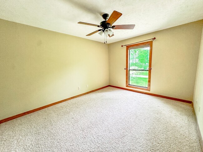 Building Photo - 652 Humphries Cove Rd