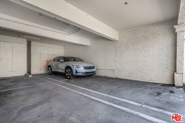 Building Photo - 501 Palisades Dr