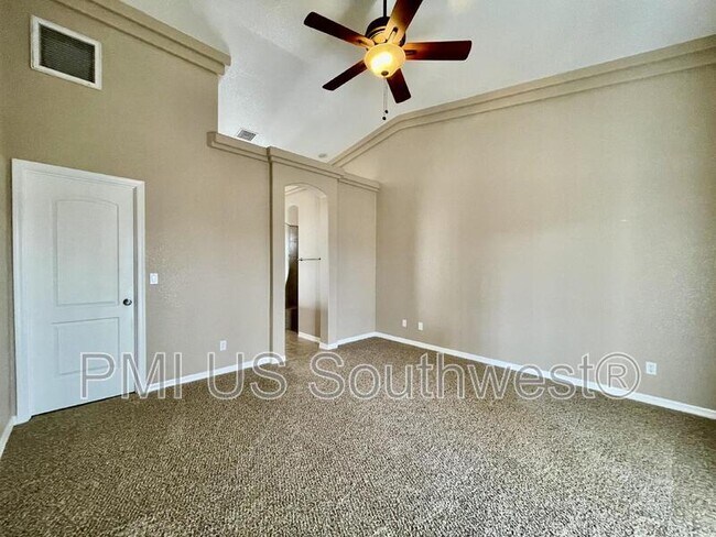 Building Photo - 11 Hickory Knoll Cir