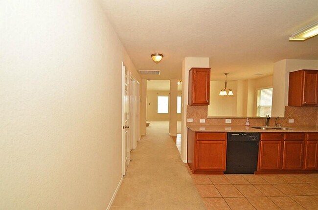 Building Photo - 5327 Stonegate Dr