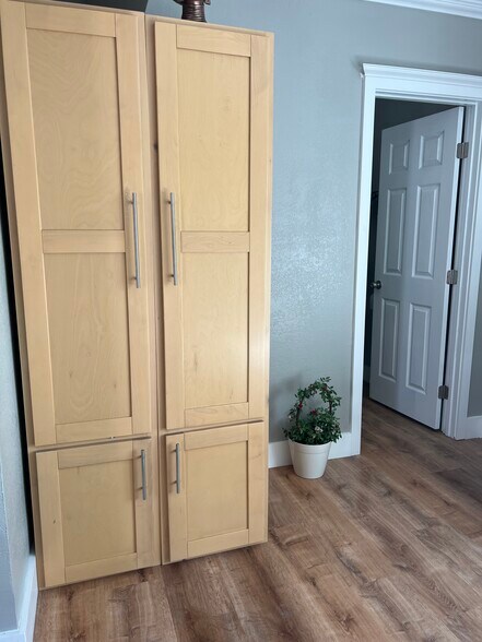 Building Photo - 3137 Larchmont Ln