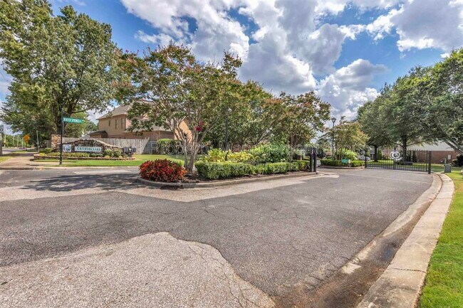 Building Photo - 7520 Crystal Lake Dr