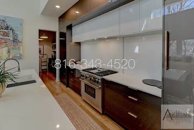 Building Photo - Fully Furnished Short or Mid Term Rental