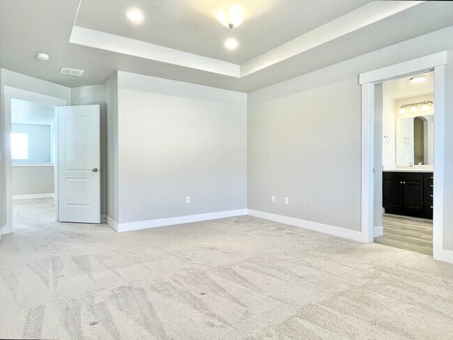 Building Photo - Stunning Two-Story at Quailhill!