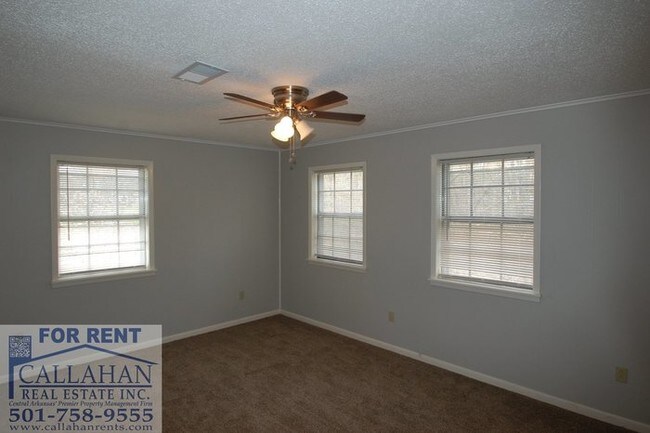 Building Photo - Benton 4 Bedroom Home Awesome Interior!!!