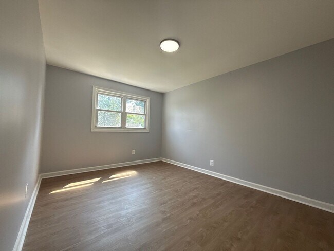 Building Photo - Three Bedroom House in Dundalk