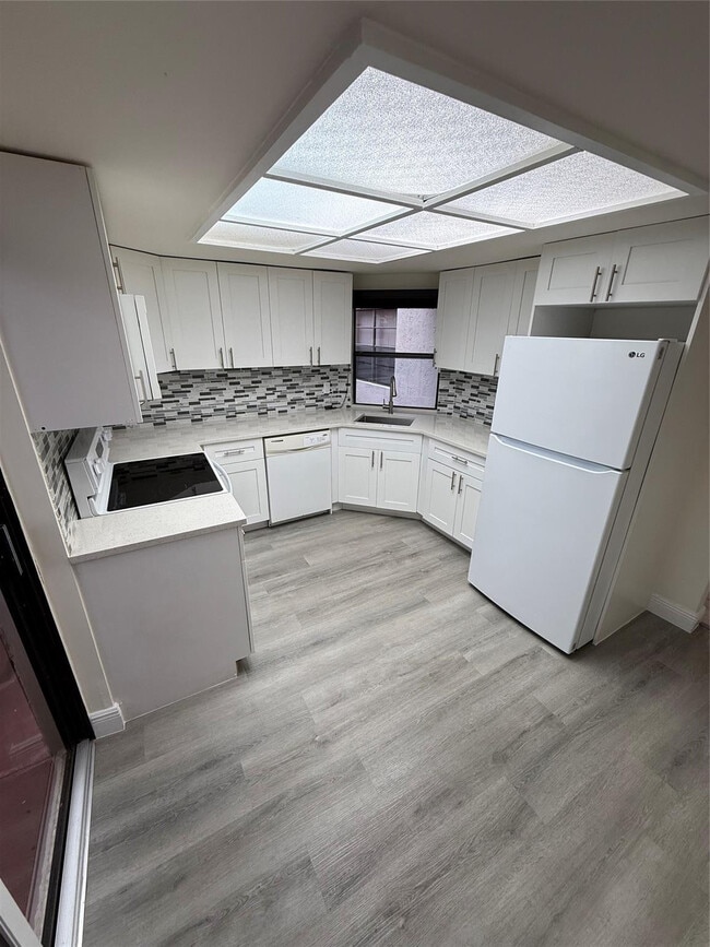 Building Photo - 14925 SW 48th Terrace