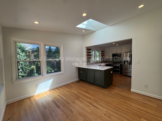 Building Photo - 3018 Medlin Dr
