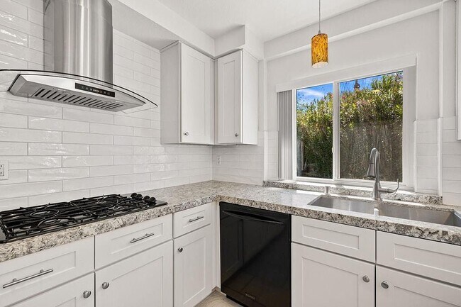 Building Photo - 43520 Via Magellan Dr