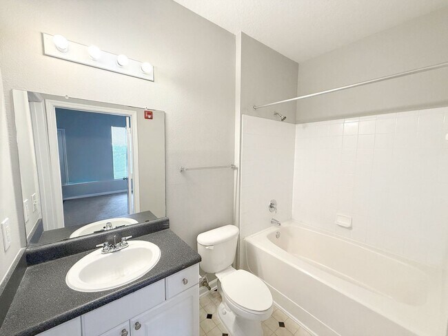 Building Photo - 8848 Villa View Cir