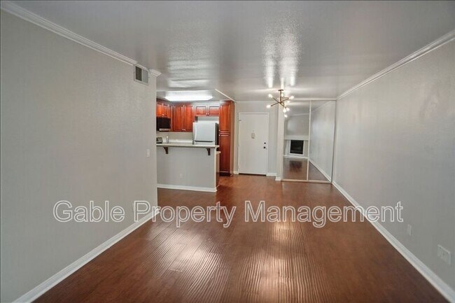 Building Photo - 5515 Canoga Ave