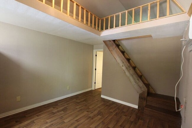 Building Photo - Tiny Home Living in Whitehouse!